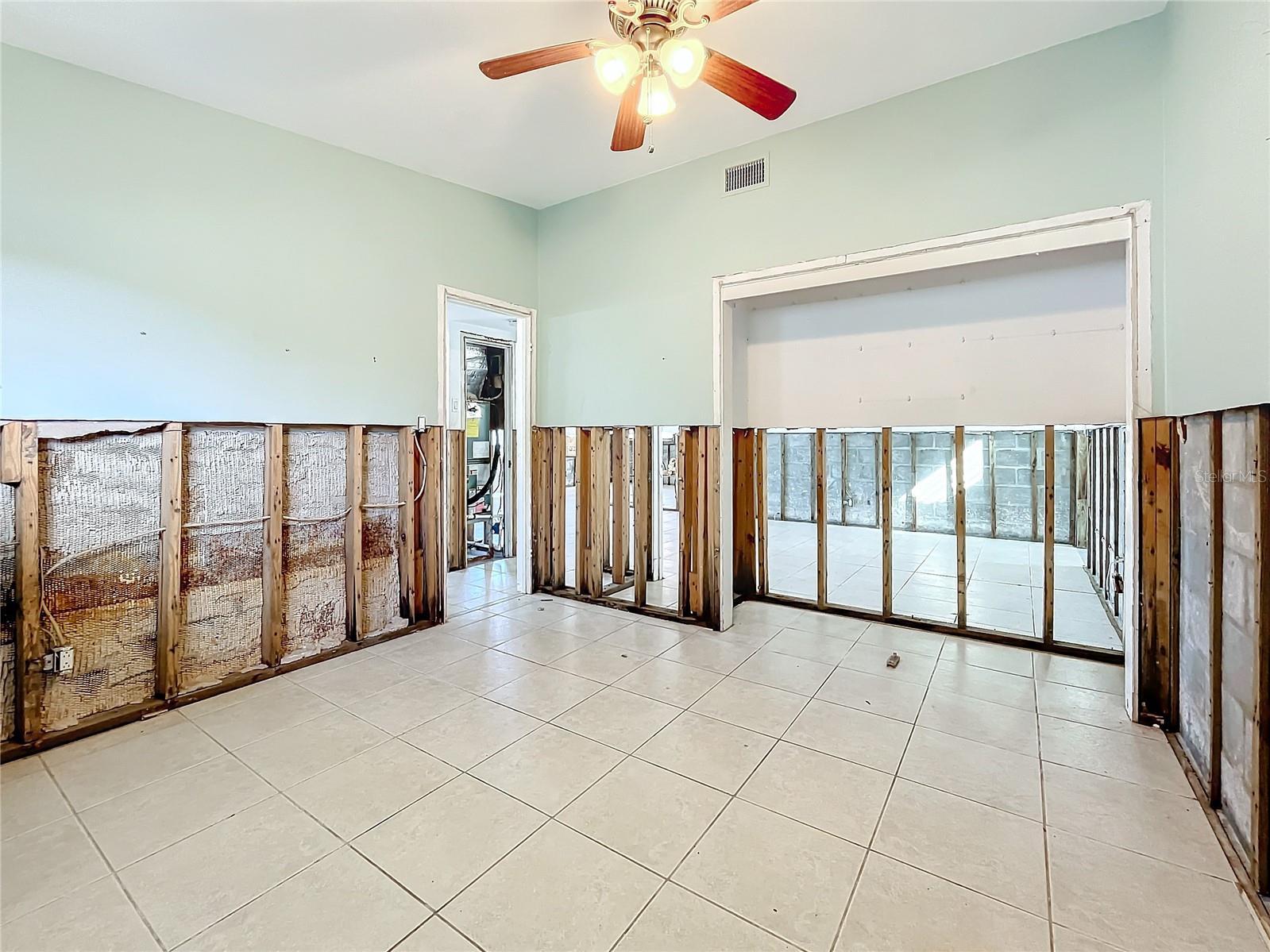 17030 DOLPHIN DR, NORTH REDINGTON BEACH, FL, 33708