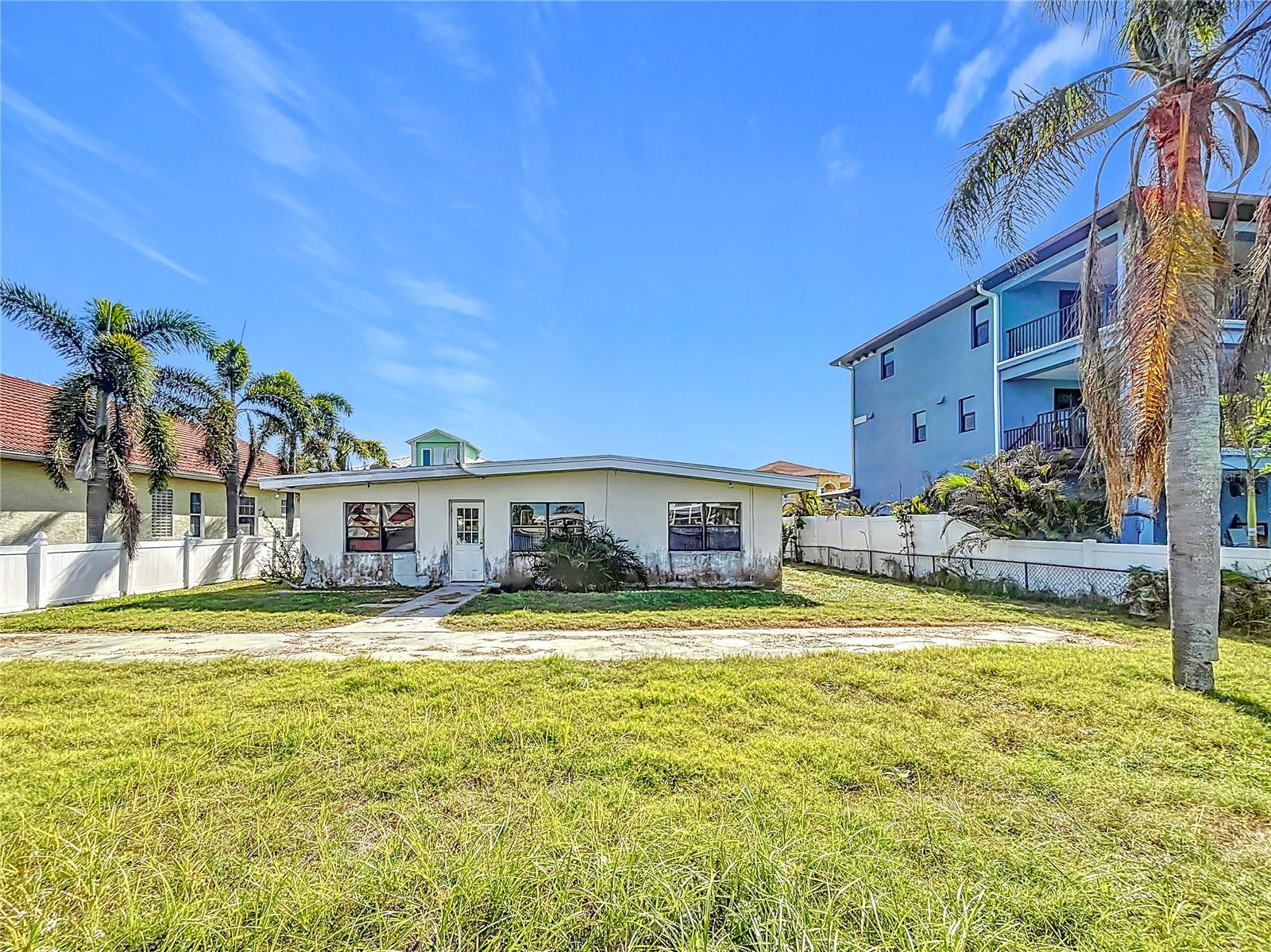 17030 DOLPHIN DR, NORTH REDINGTON BEACH, FL, 33708