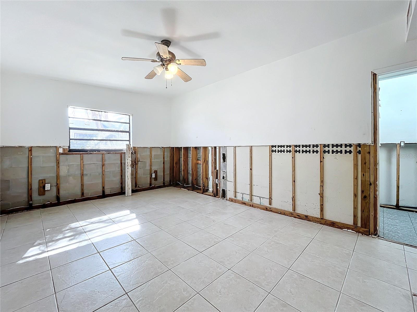 17030 DOLPHIN DR, NORTH REDINGTON BEACH, FL, 33708