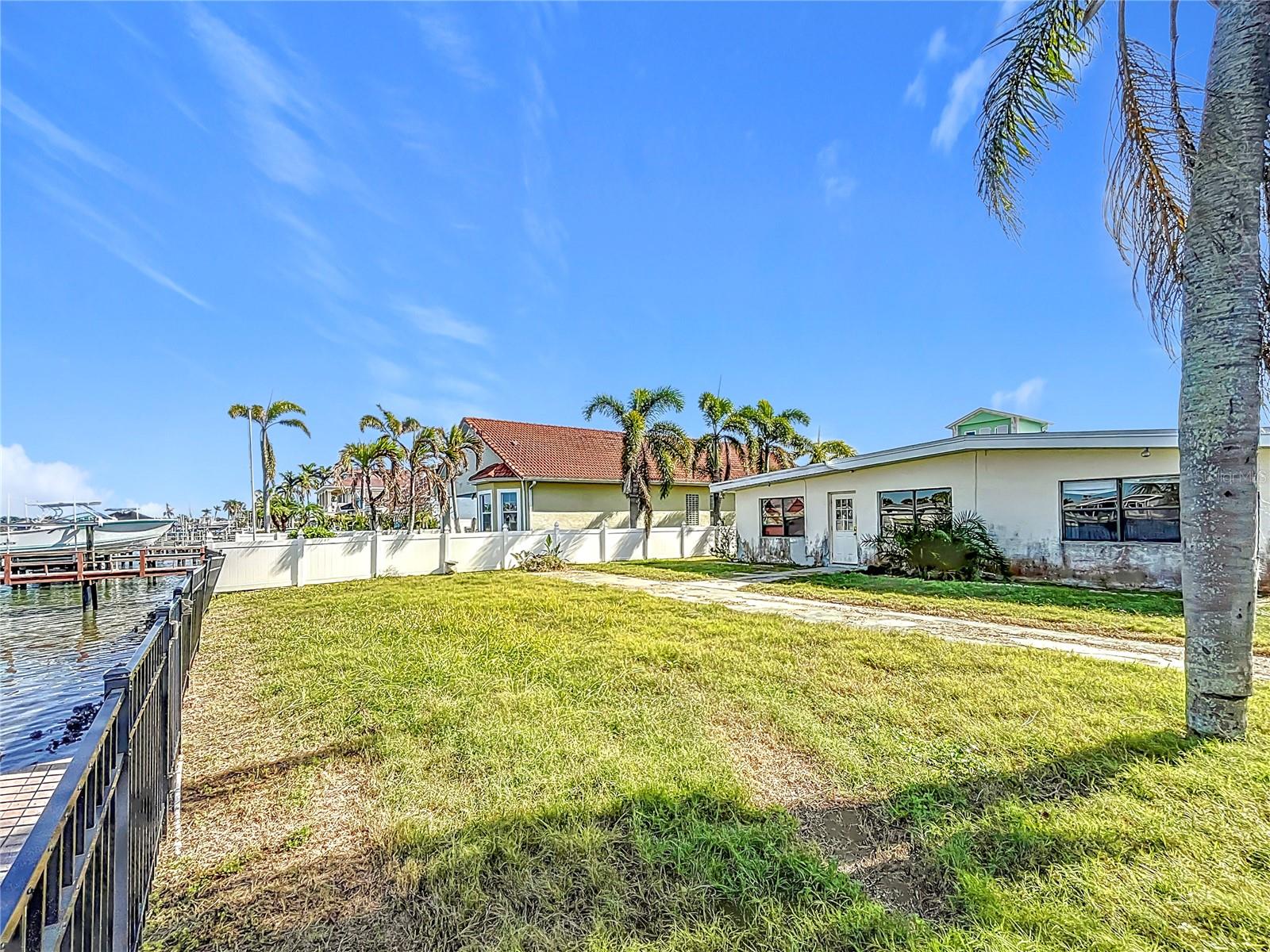 17030 DOLPHIN DR, NORTH REDINGTON BEACH, FL, 33708