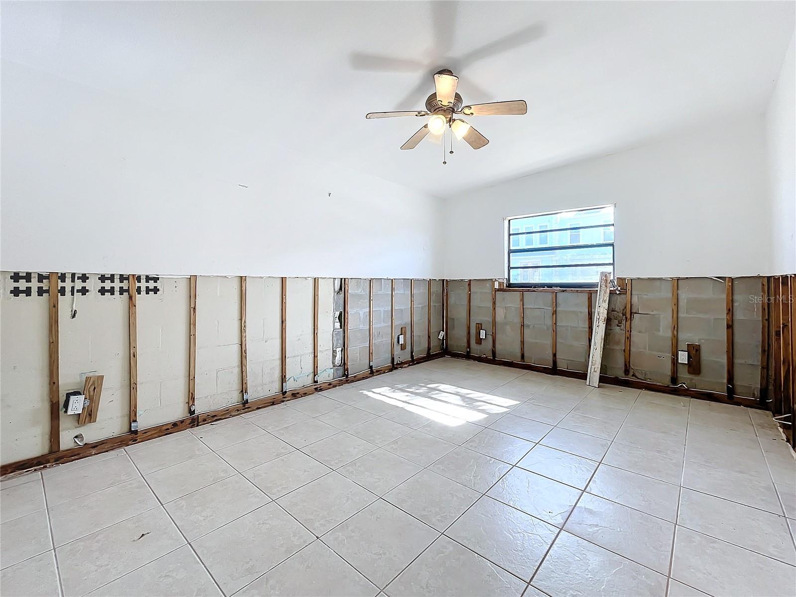 17030 DOLPHIN DR, NORTH REDINGTON BEACH, FL, 33708