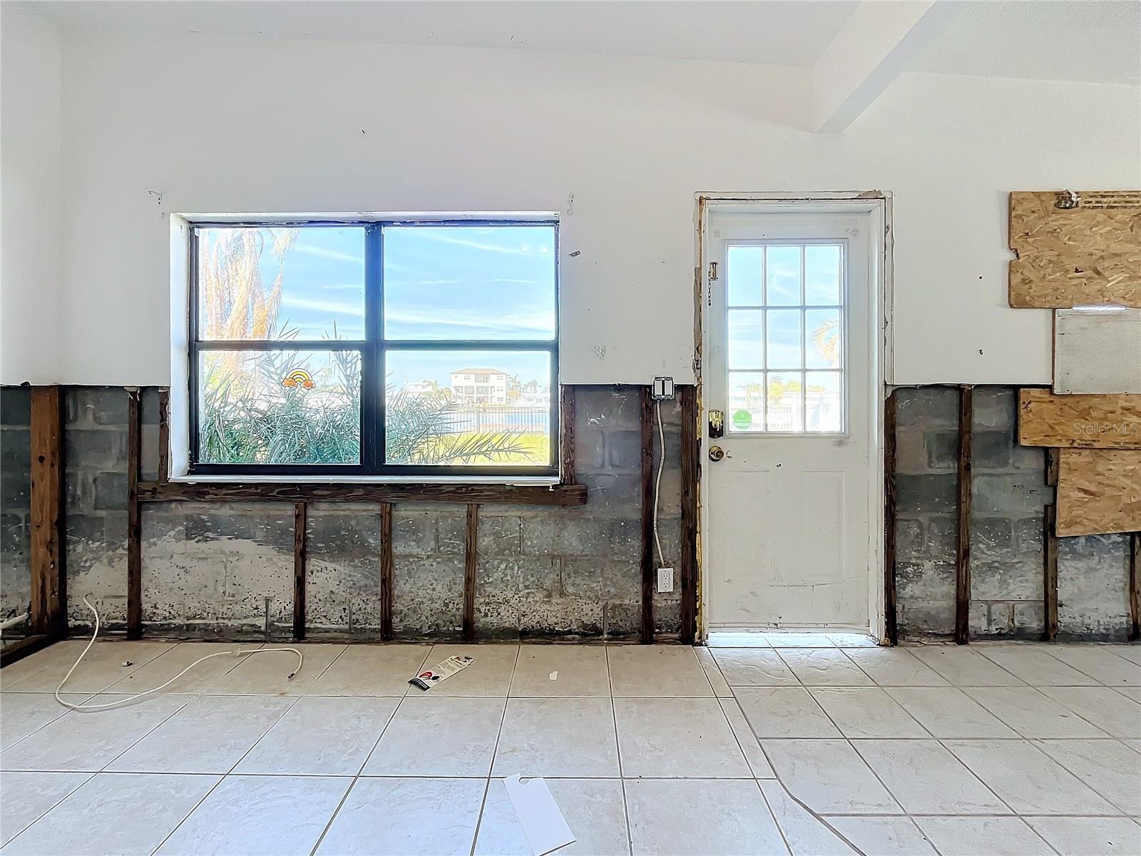 17030 DOLPHIN DR, NORTH REDINGTON BEACH, FL, 33708
