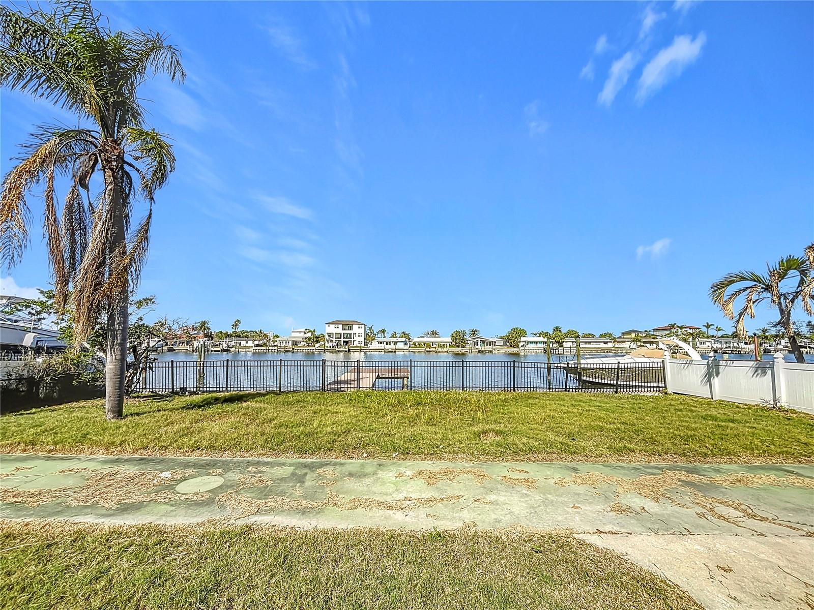 17030 DOLPHIN DR, NORTH REDINGTON BEACH, FL, 33708