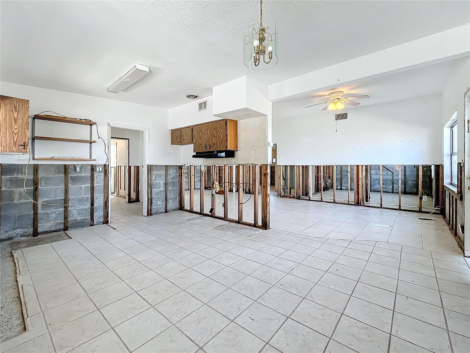 17030 DOLPHIN DR, NORTH REDINGTON BEACH, FL, 33708
