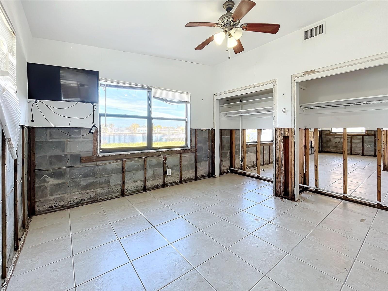 17030 DOLPHIN DR, NORTH REDINGTON BEACH, FL, 33708