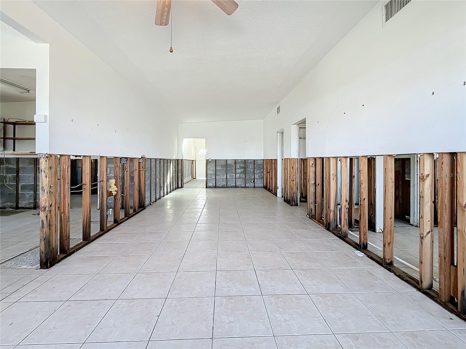 17030 DOLPHIN DR, NORTH REDINGTON BEACH, FL, 33708