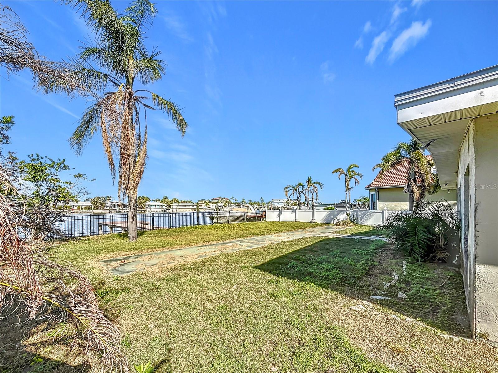 17030 DOLPHIN DR, NORTH REDINGTON BEACH, FL, 33708
