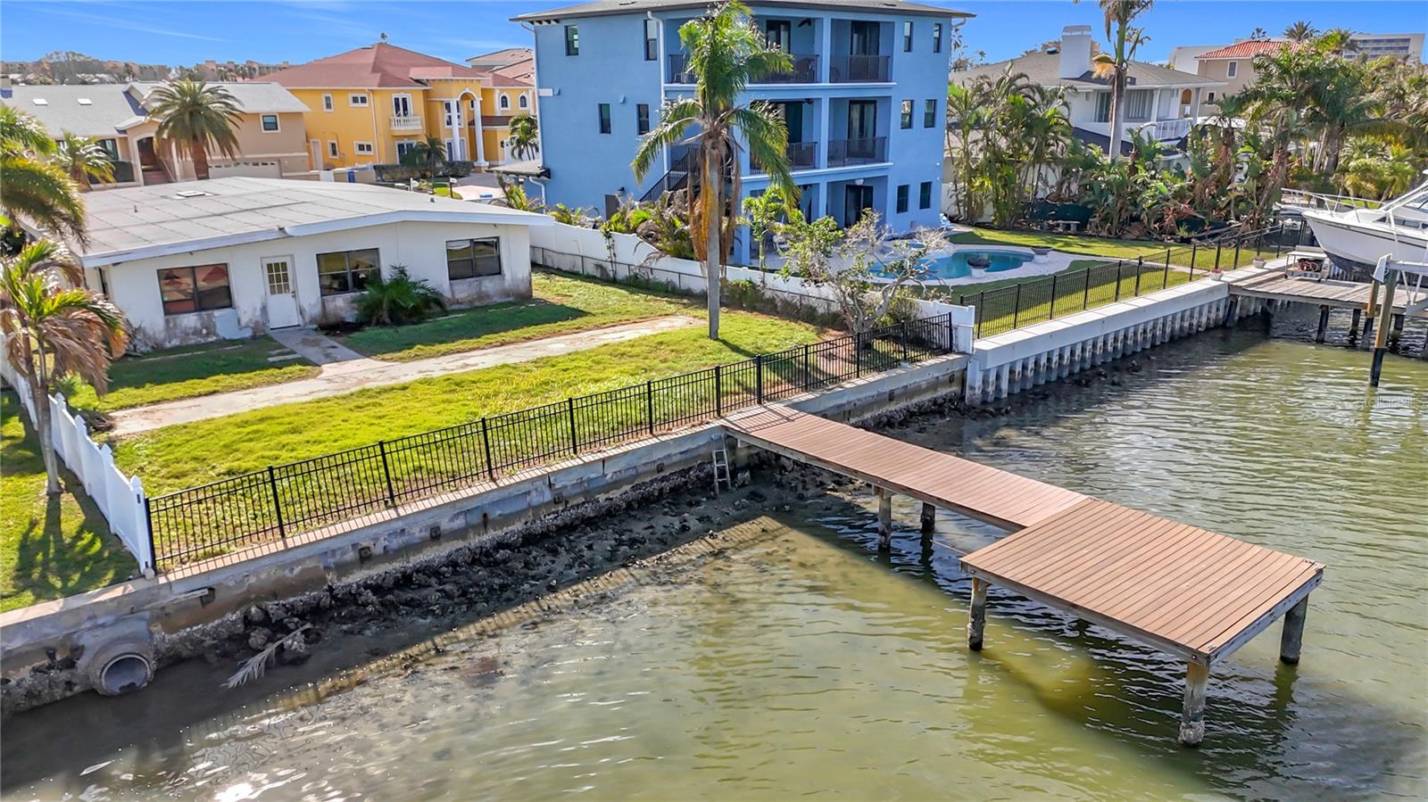 17030 DOLPHIN DR, NORTH REDINGTON BEACH, FL, 33708