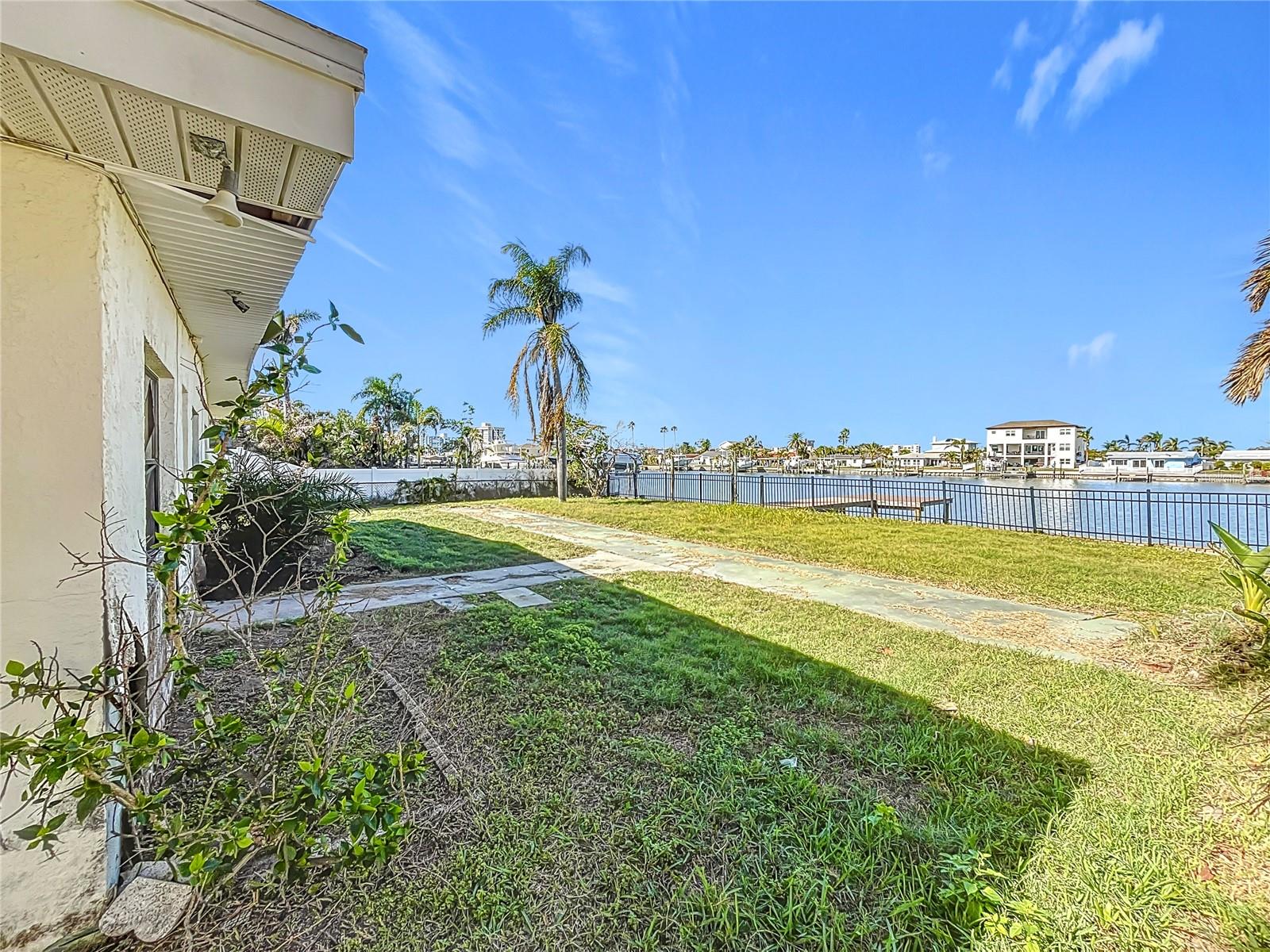 17030 DOLPHIN DR, NORTH REDINGTON BEACH, FL, 33708