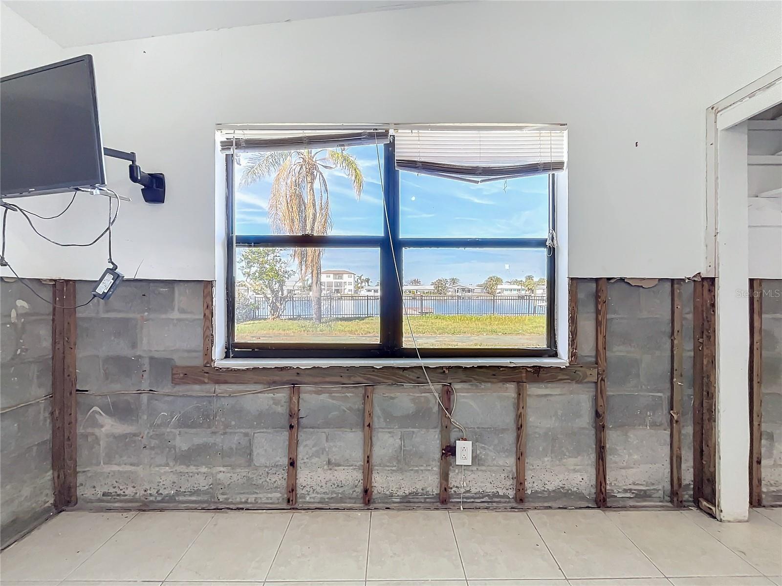 17030 DOLPHIN DR, NORTH REDINGTON BEACH, FL, 33708