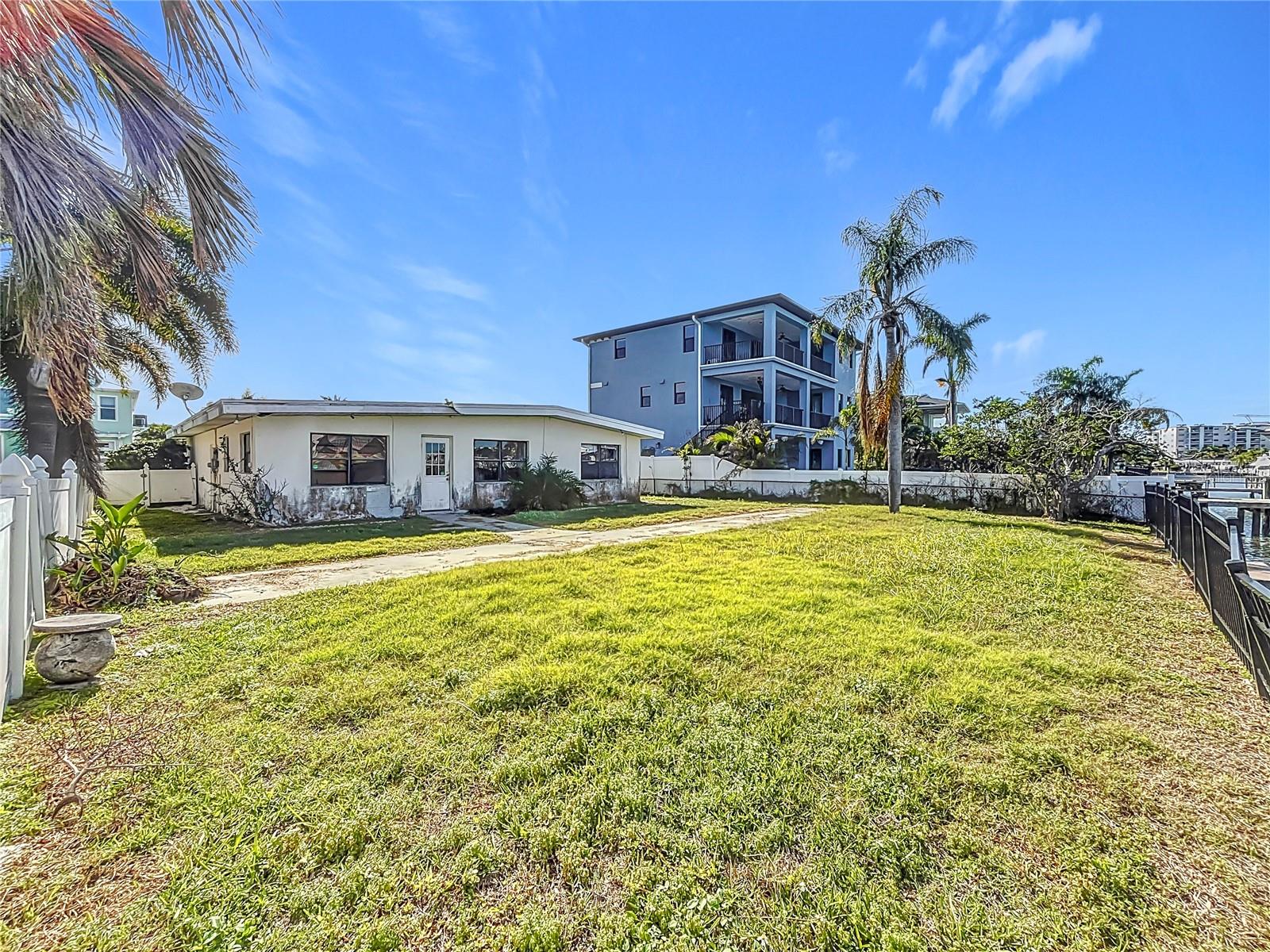 17030 DOLPHIN DR, NORTH REDINGTON BEACH, FL, 33708