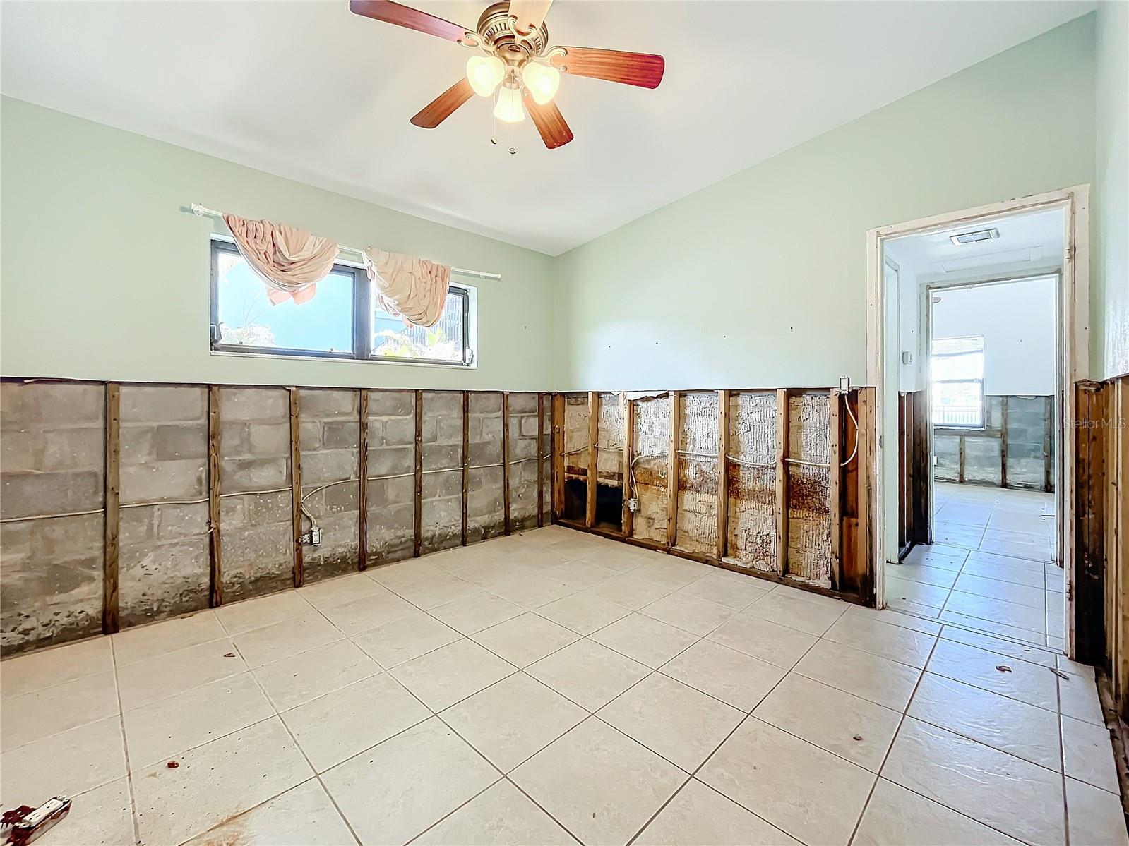 17030 DOLPHIN DR, NORTH REDINGTON BEACH, FL, 33708