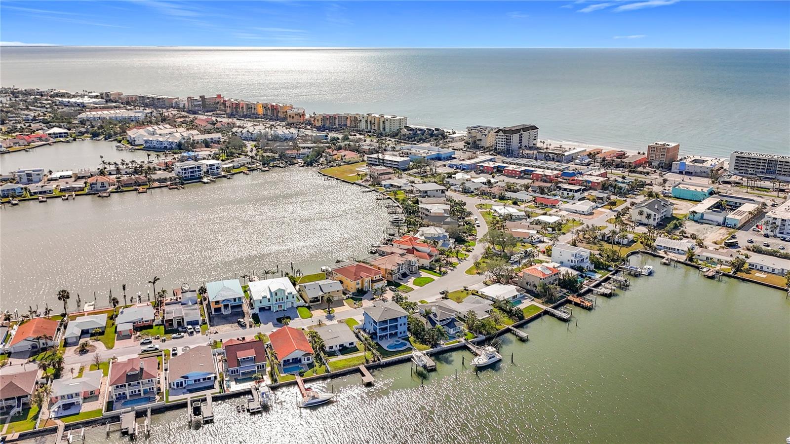 17030 DOLPHIN DR, NORTH REDINGTON BEACH, FL, 33708