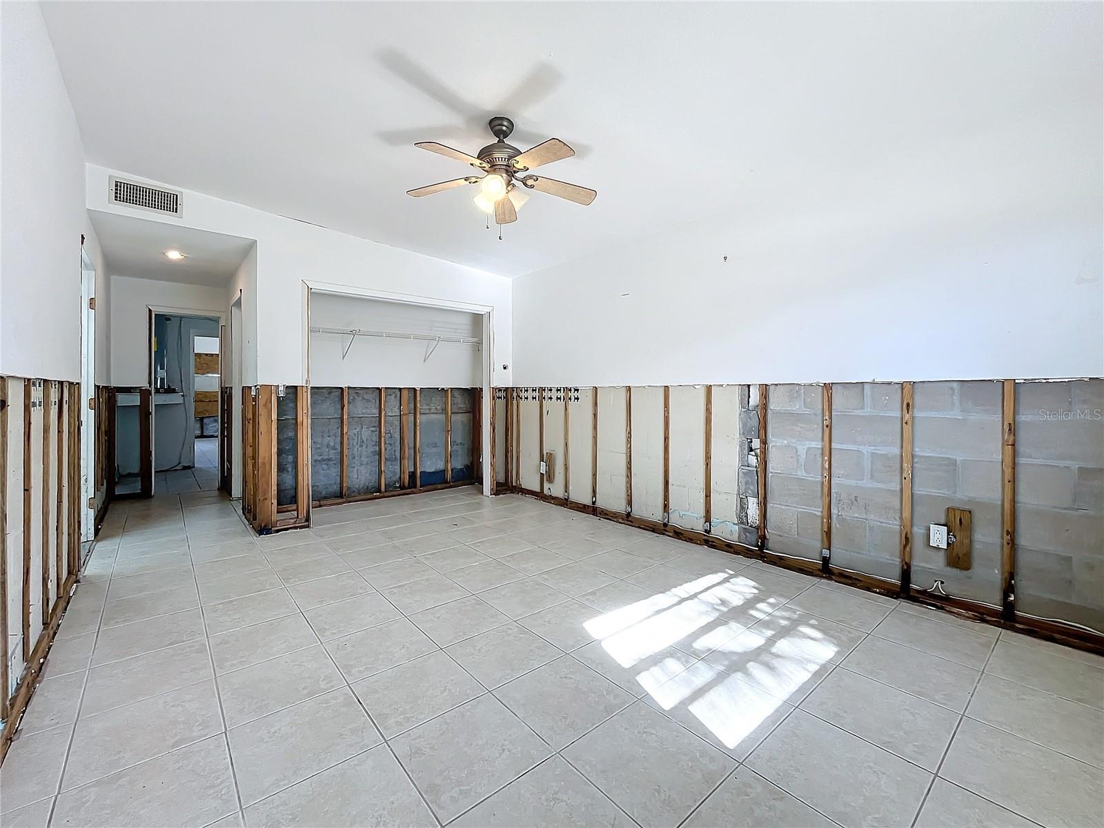 17030 DOLPHIN DR, NORTH REDINGTON BEACH, FL, 33708