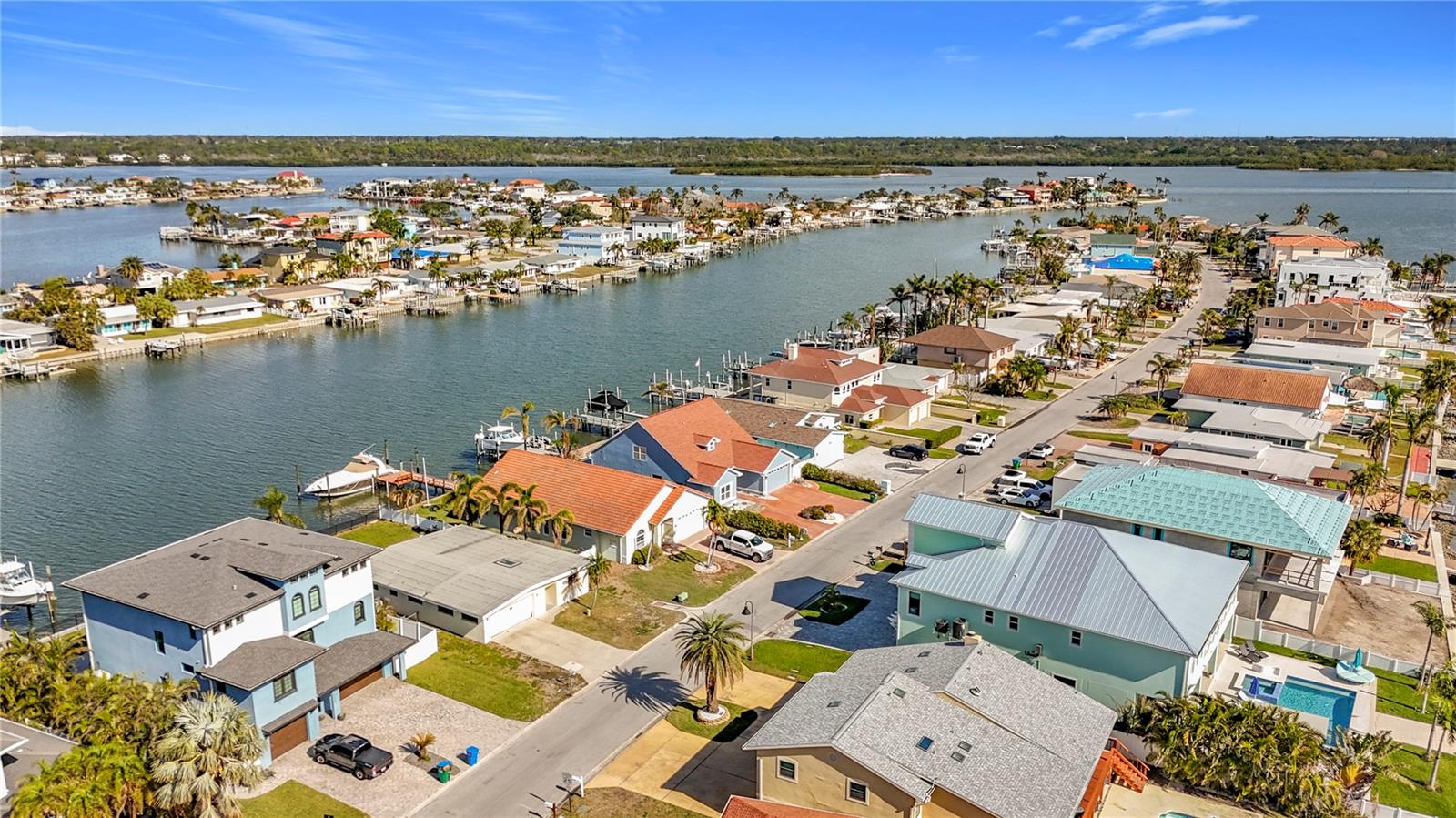 17030 DOLPHIN DR, NORTH REDINGTON BEACH, FL, 33708