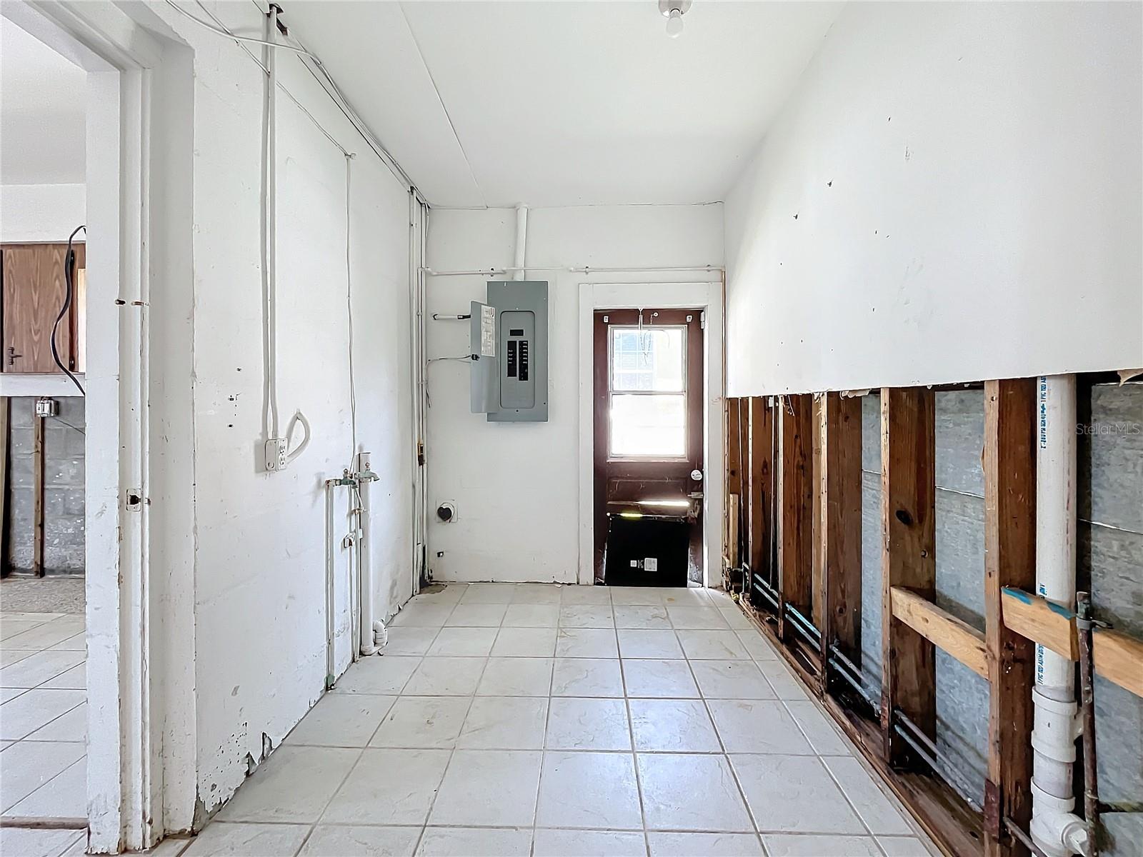 17030 DOLPHIN DR, NORTH REDINGTON BEACH, FL, 33708