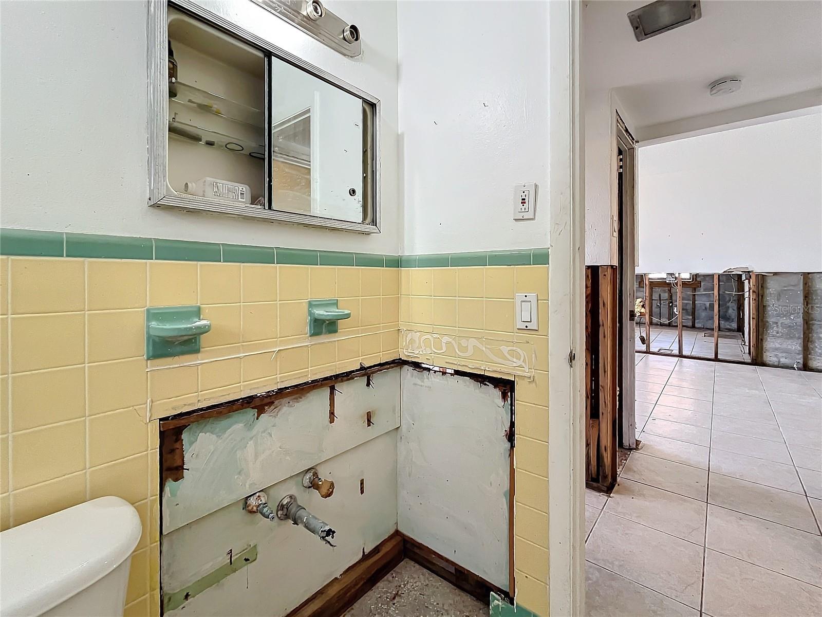 17030 DOLPHIN DR, NORTH REDINGTON BEACH, FL, 33708