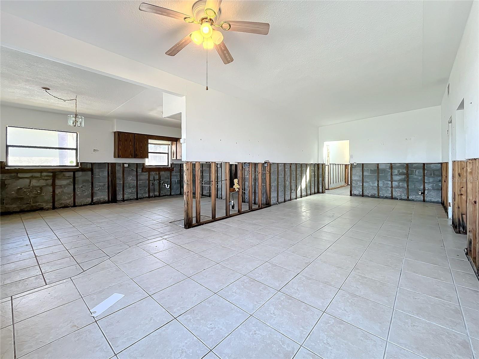 17030 DOLPHIN DR, NORTH REDINGTON BEACH, FL, 33708