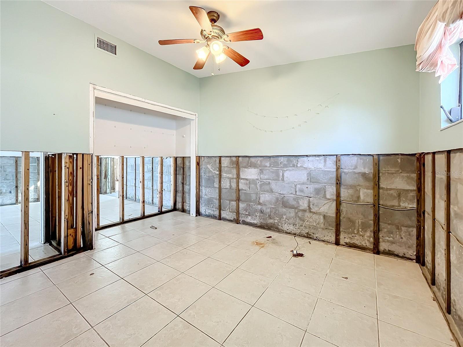 17030 DOLPHIN DR, NORTH REDINGTON BEACH, FL, 33708