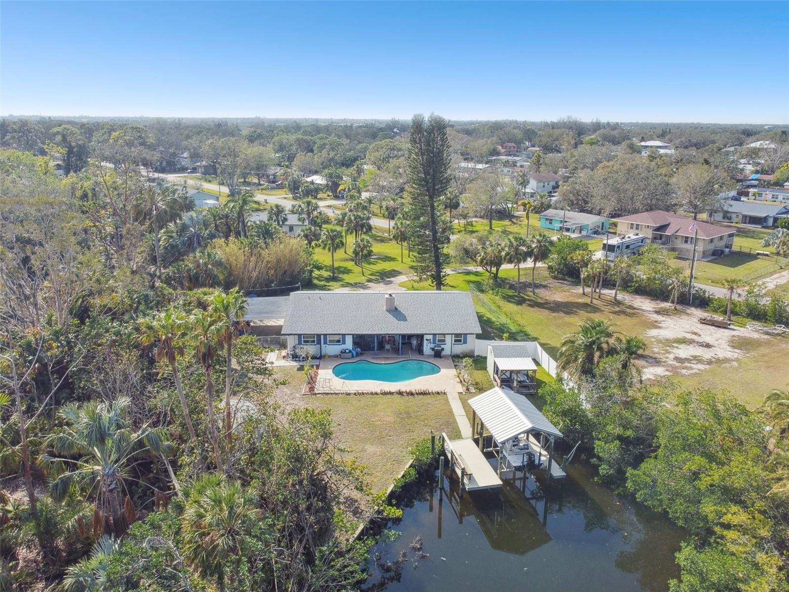 304 10TH ST SW, RUSKIN, FL, 33570