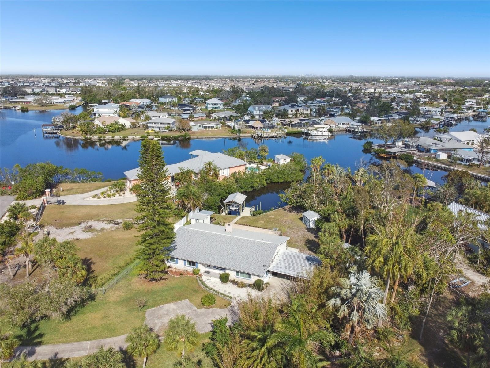 304 10TH ST SW, RUSKIN, FL, 33570