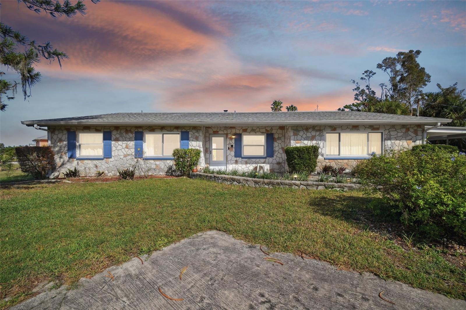 304 10TH ST SW, RUSKIN, FL, 33570