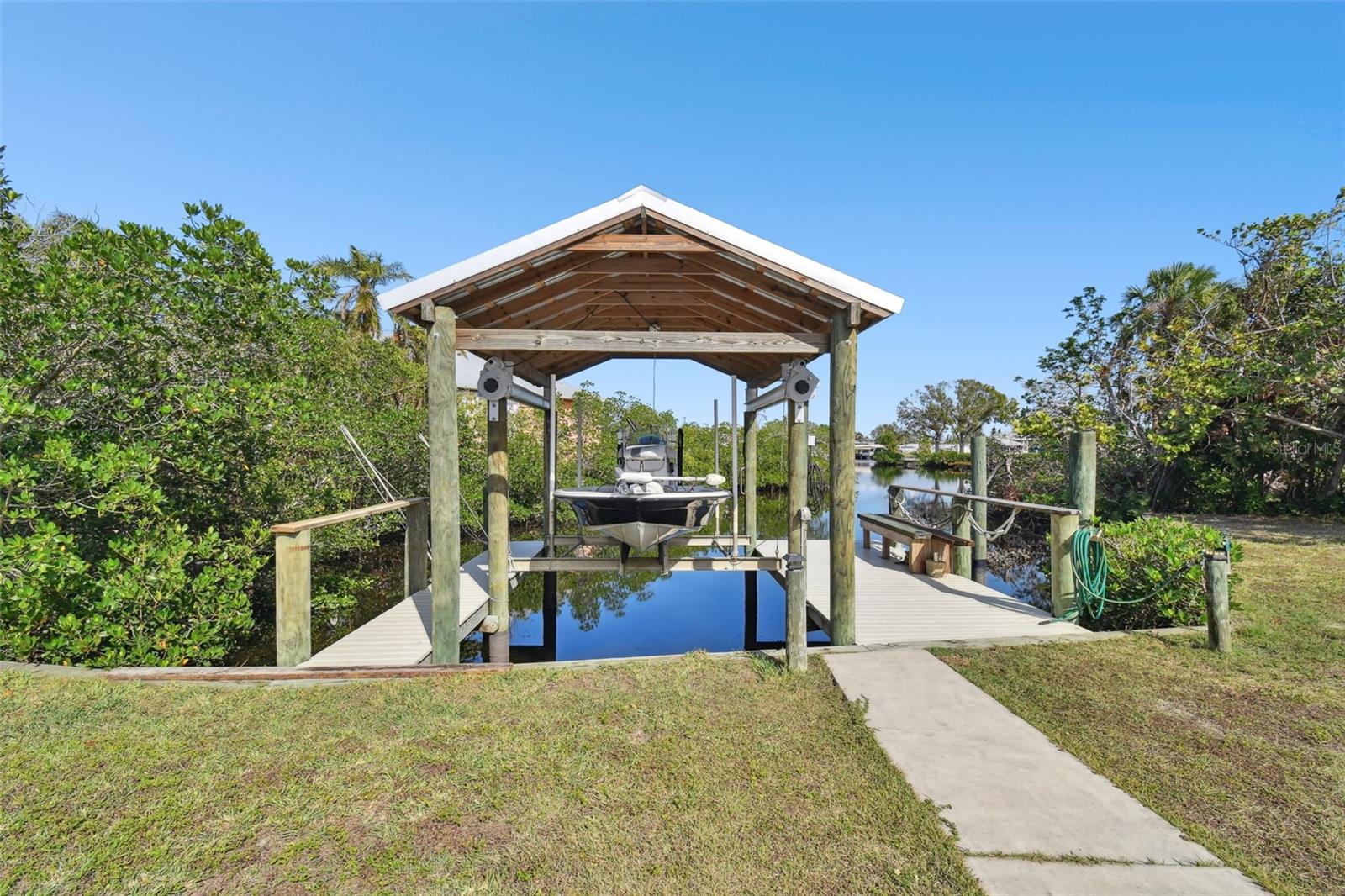 304 10TH ST SW, RUSKIN, FL, 33570