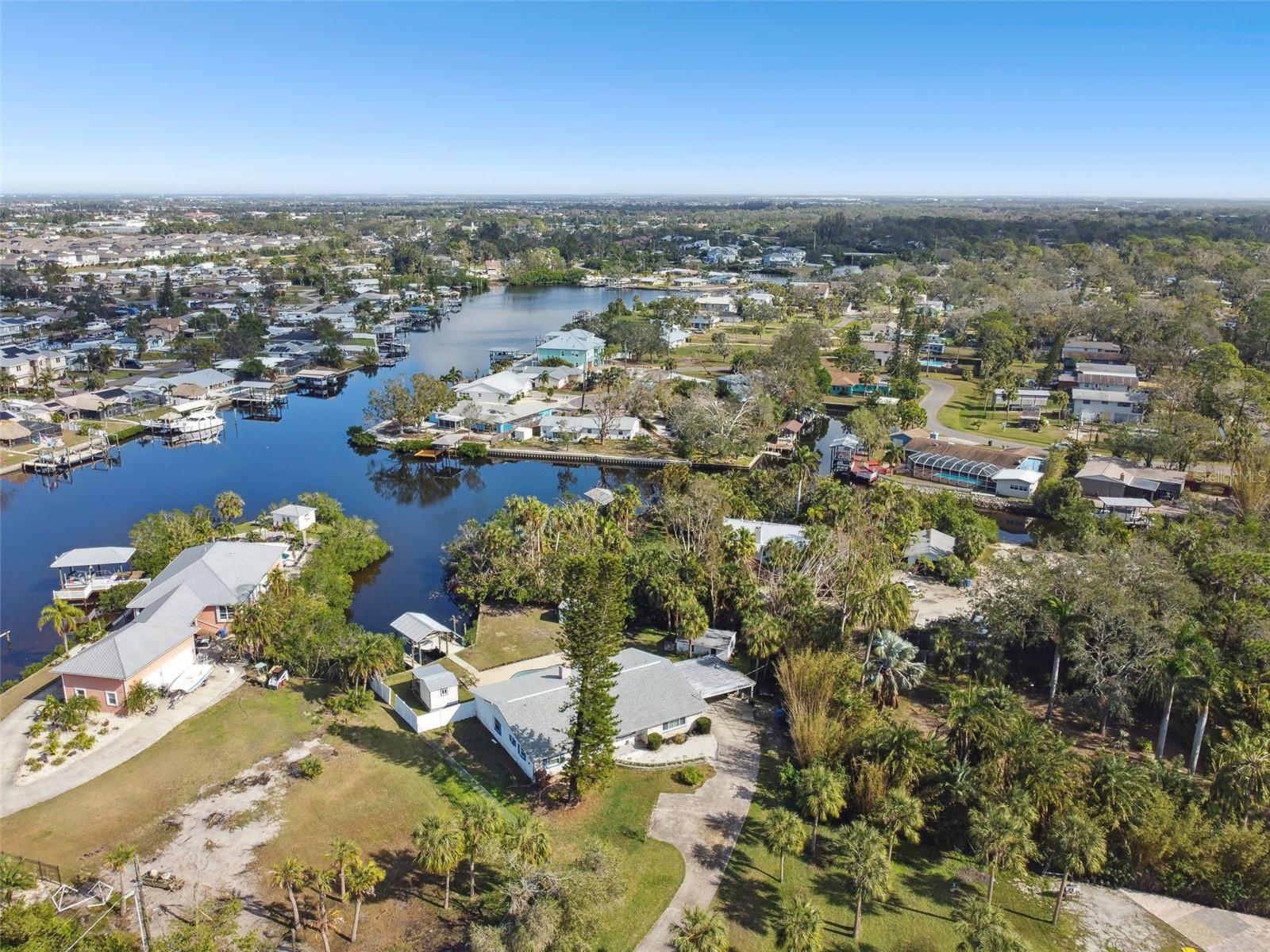 304 10TH ST SW, RUSKIN, FL, 33570