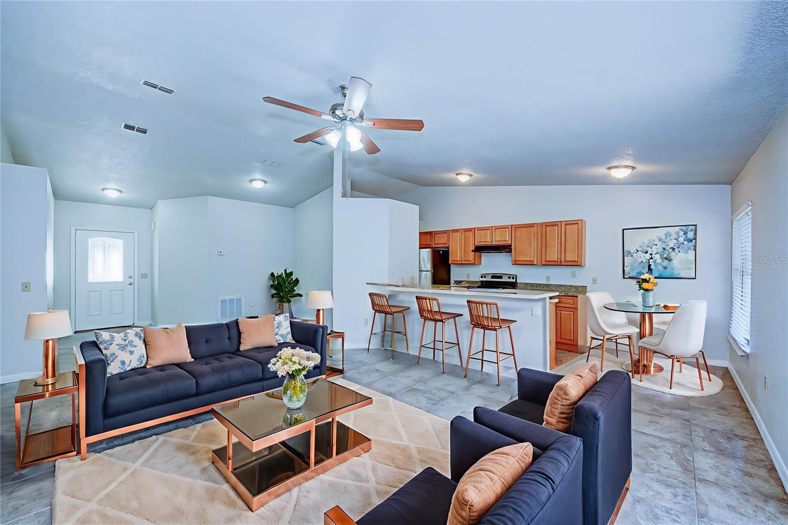 637 TWIN LAKE AVE, DELTONA, FL, 32738