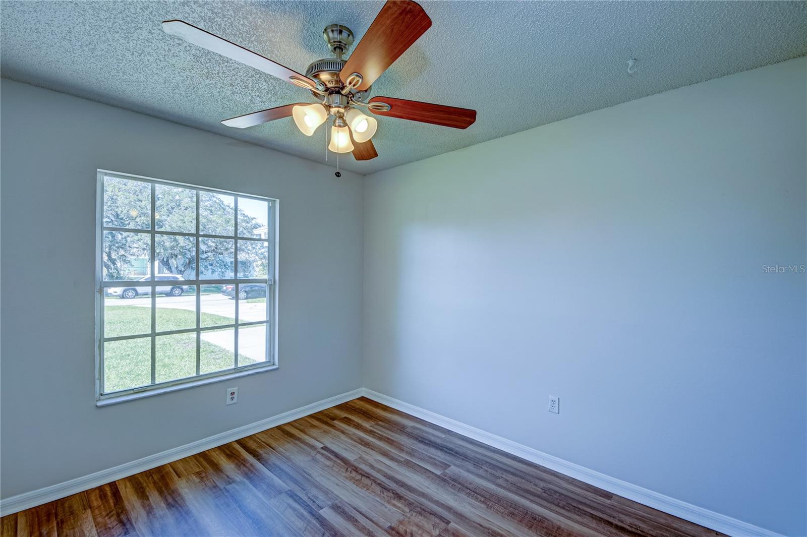 637 TWIN LAKE AVE, DELTONA, FL, 32738
