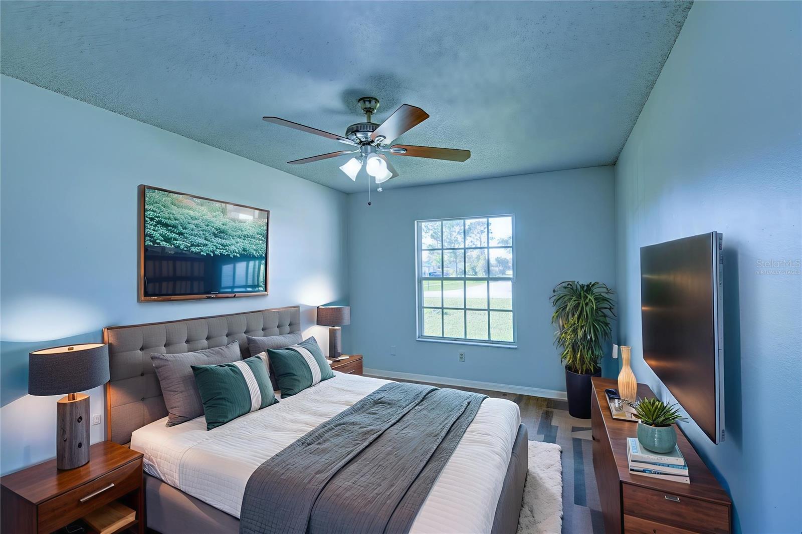 637 TWIN LAKE AVE, DELTONA, FL, 32738