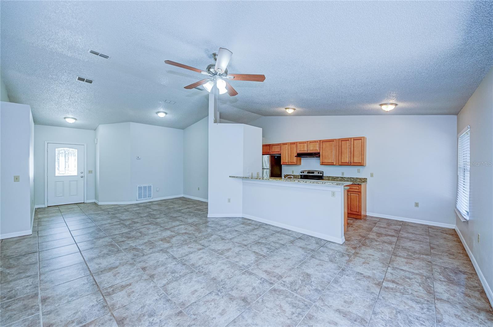 637 TWIN LAKE AVE, DELTONA, FL, 32738