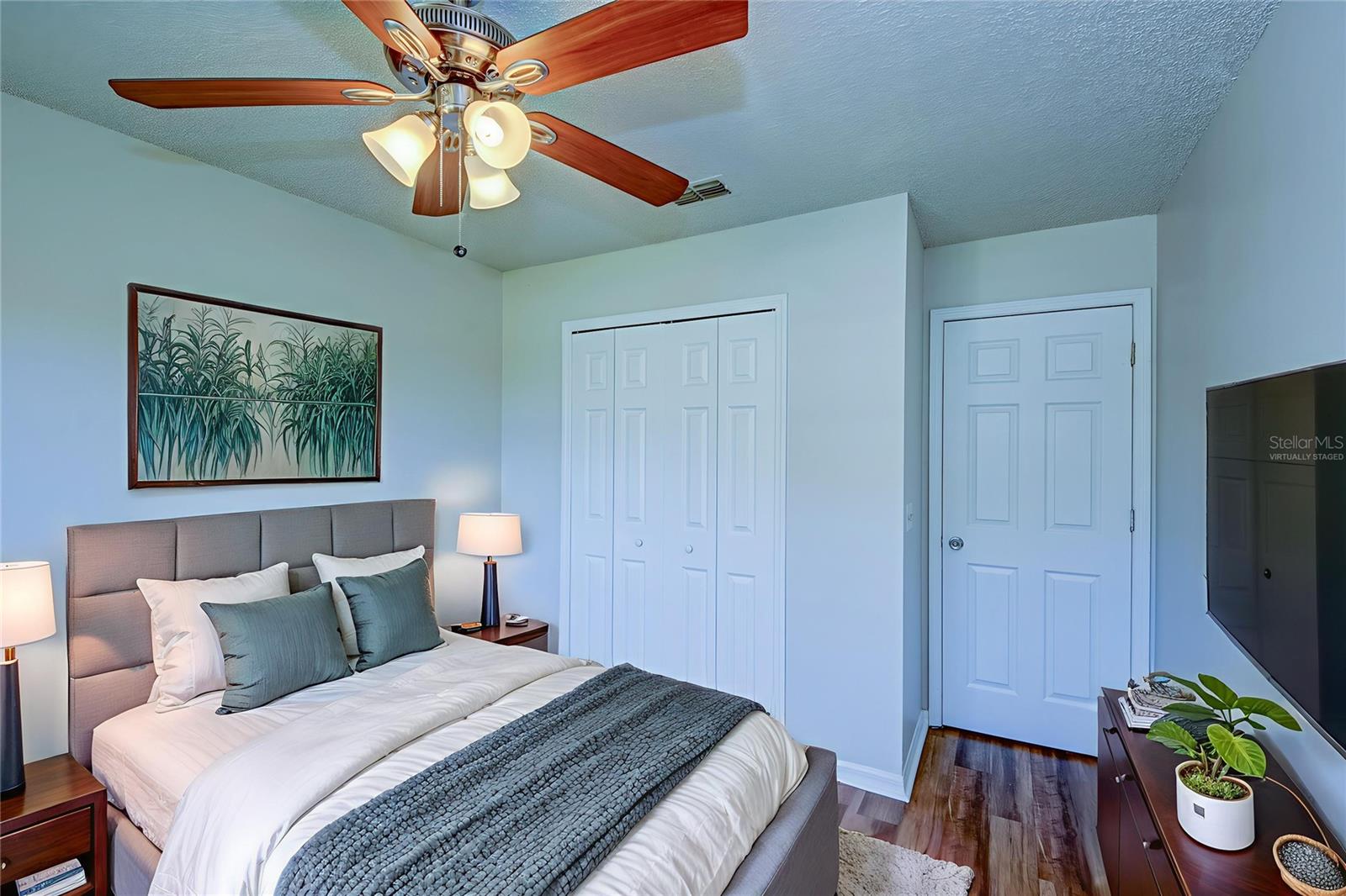 637 TWIN LAKE AVE, DELTONA, FL, 32738