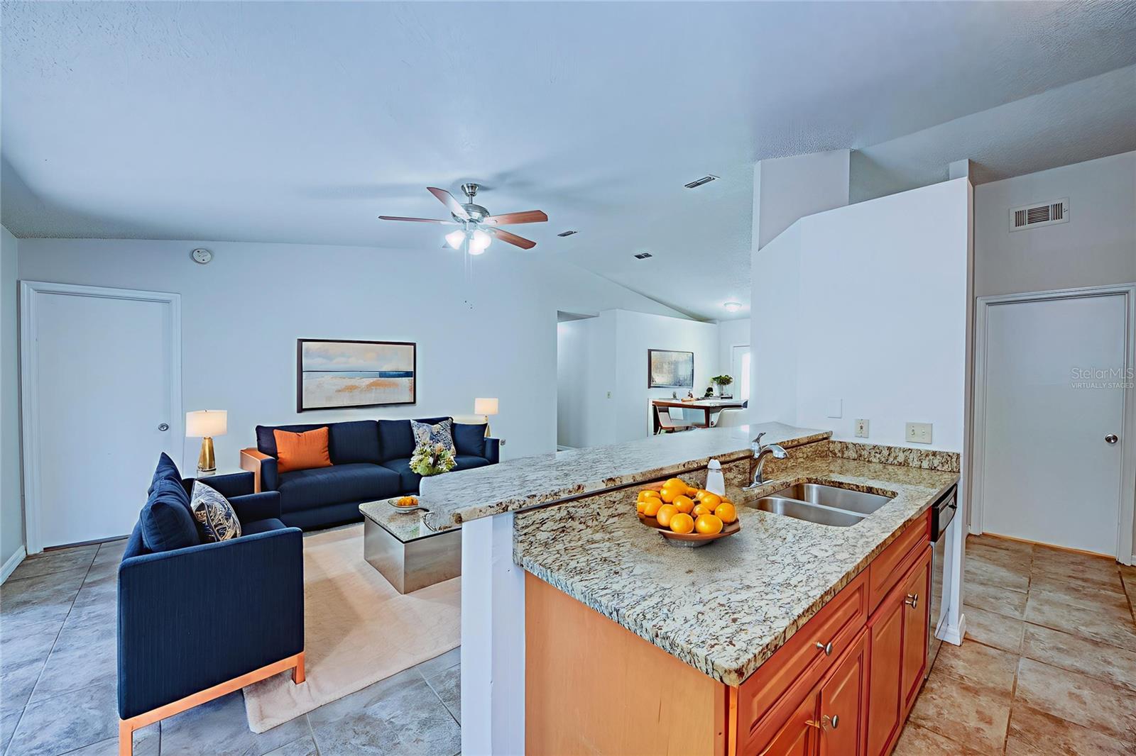 637 TWIN LAKE AVE, DELTONA, FL, 32738
