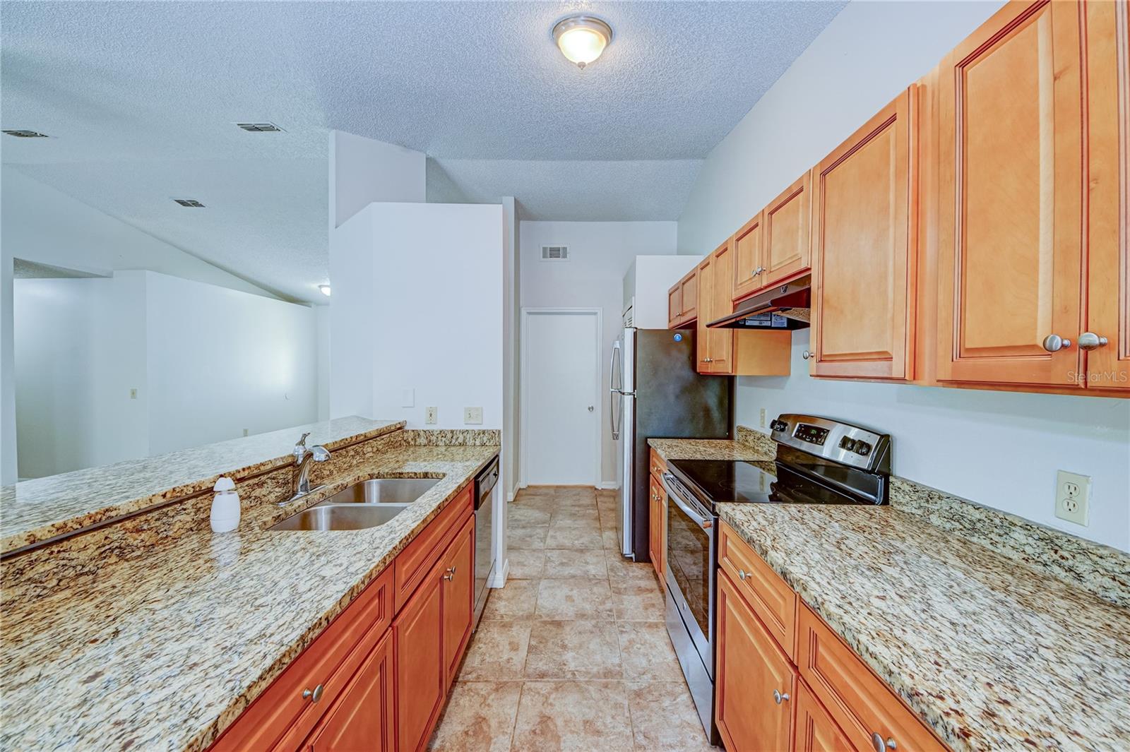 637 TWIN LAKE AVE, DELTONA, FL, 32738