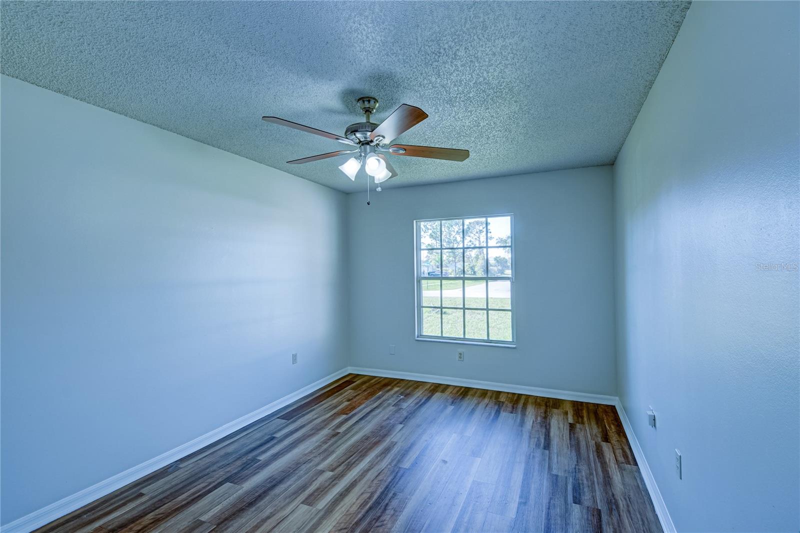 637 TWIN LAKE AVE, DELTONA, FL, 32738
