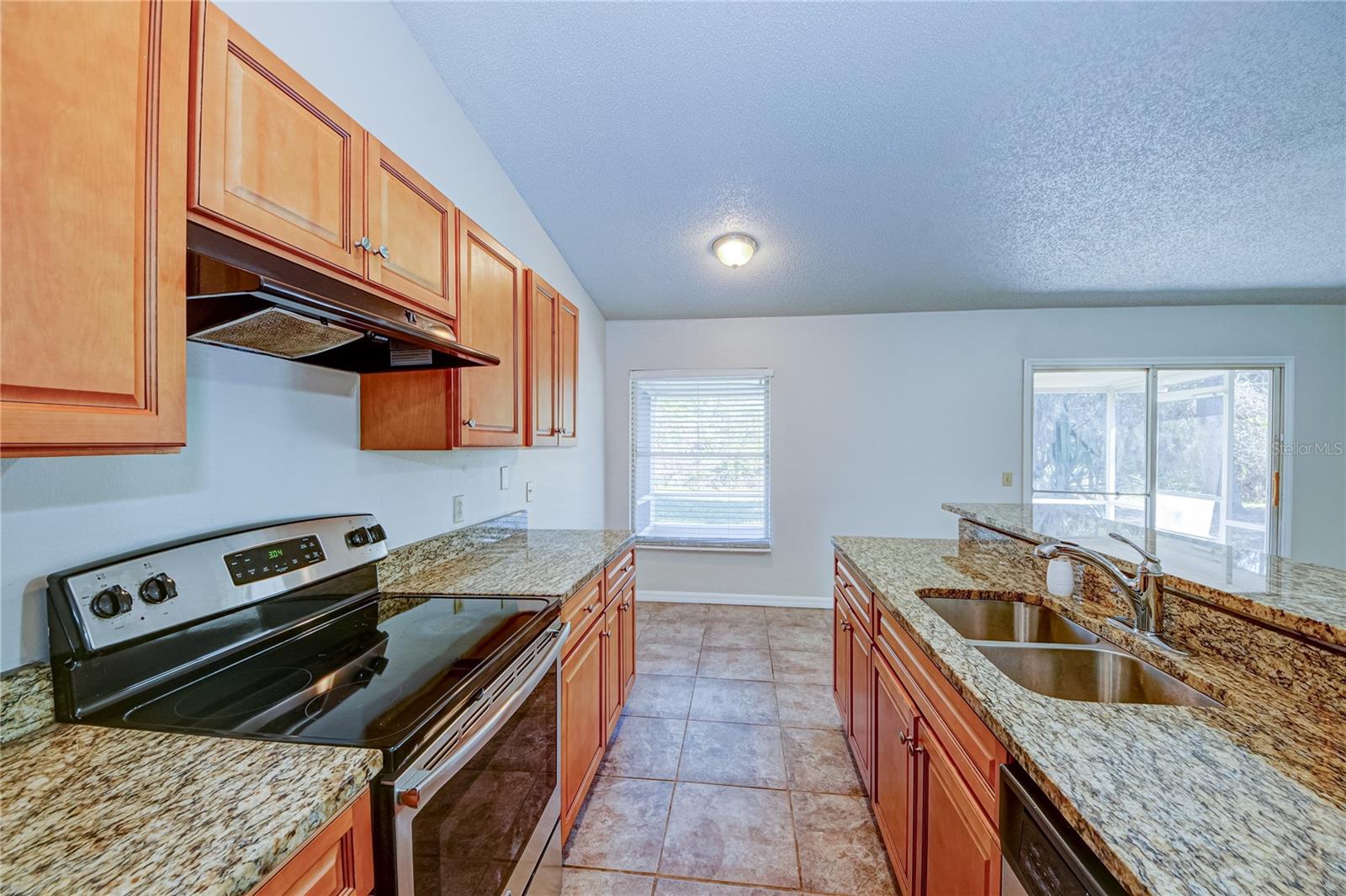637 TWIN LAKE AVE, DELTONA, FL, 32738