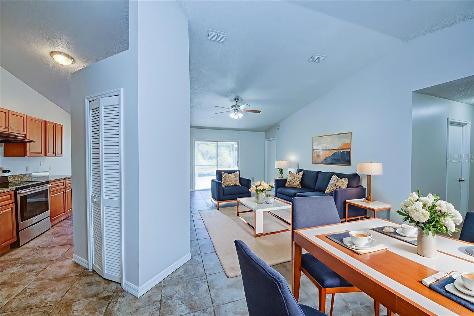 637 TWIN LAKE AVE, DELTONA, FL, 32738