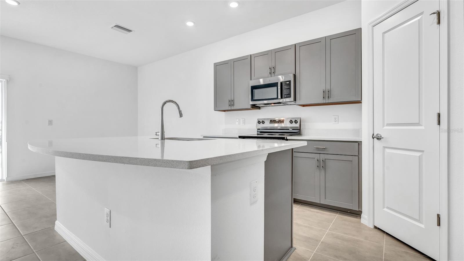 2199 HALLIER CV, WESLEY CHAPEL, FL, 33543