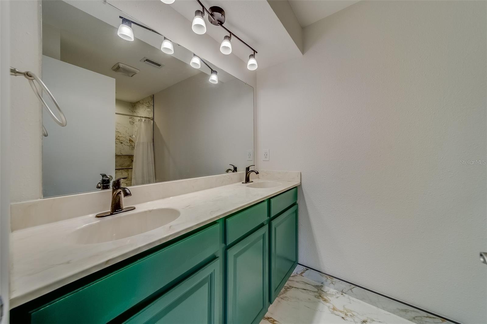 1803 SOUTHWOOD LN, CLEARWATER, FL, 33764