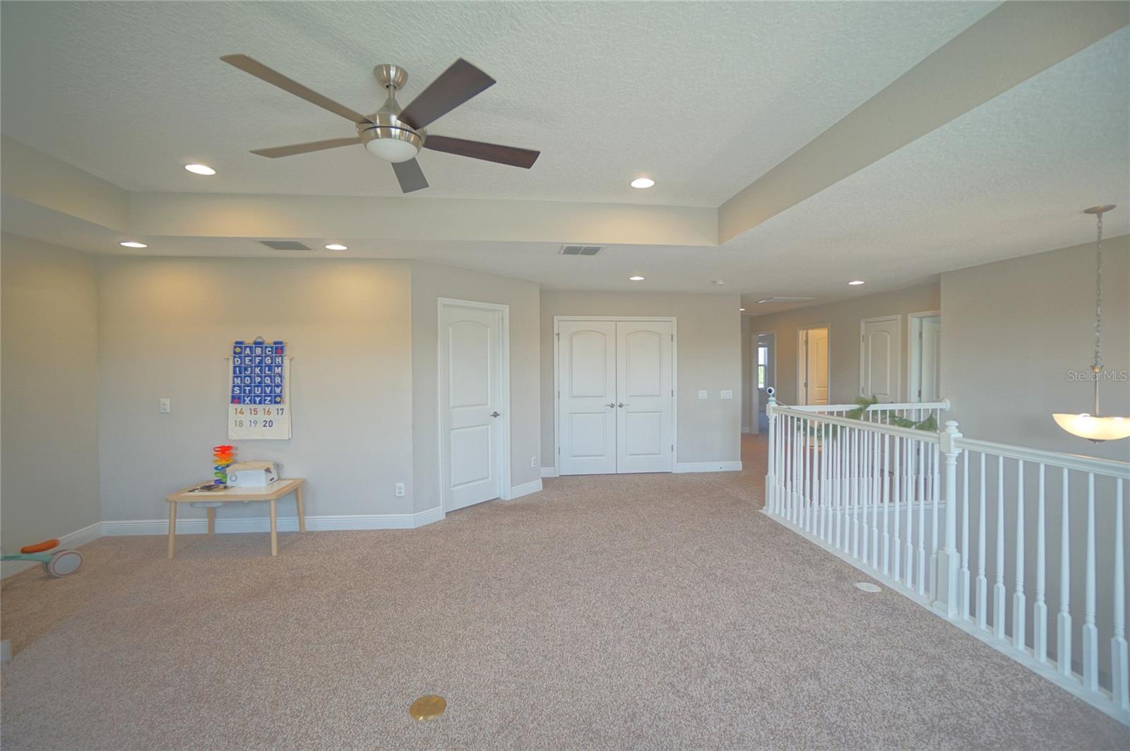 10702 PLEASANT KNOLL DR, TAMPA, FL, 33647