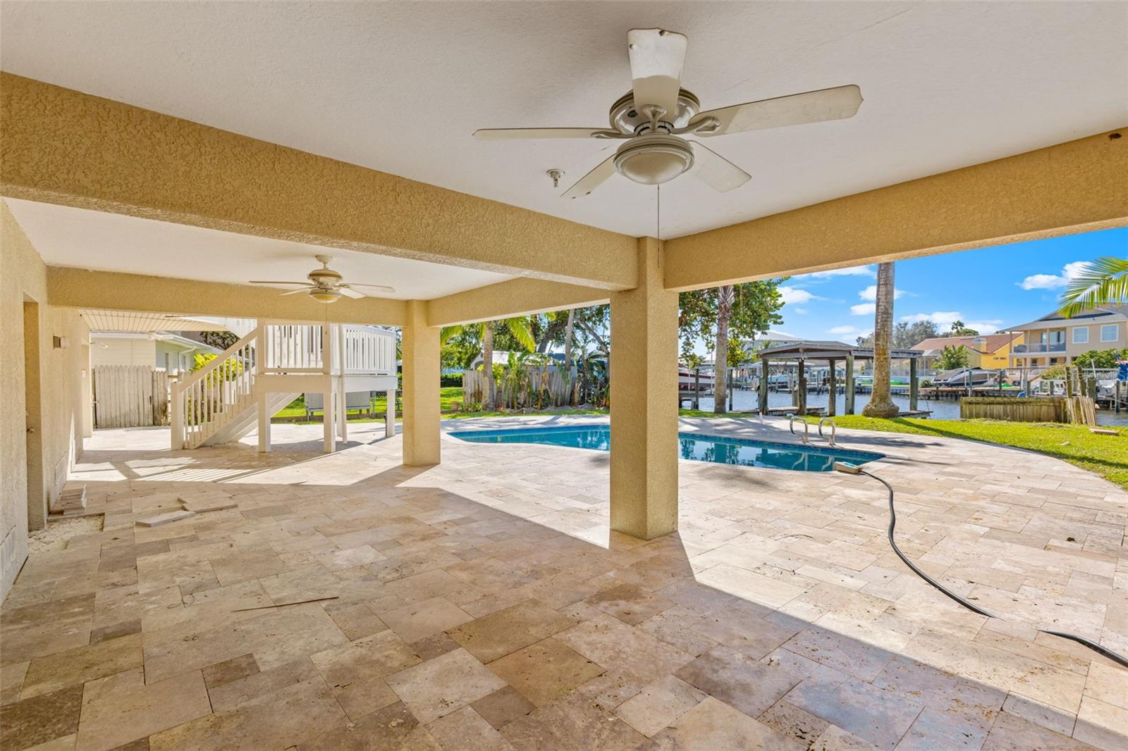 1902 ARROWHEAD DR NE, ST PETERSBURG, FL, 33703