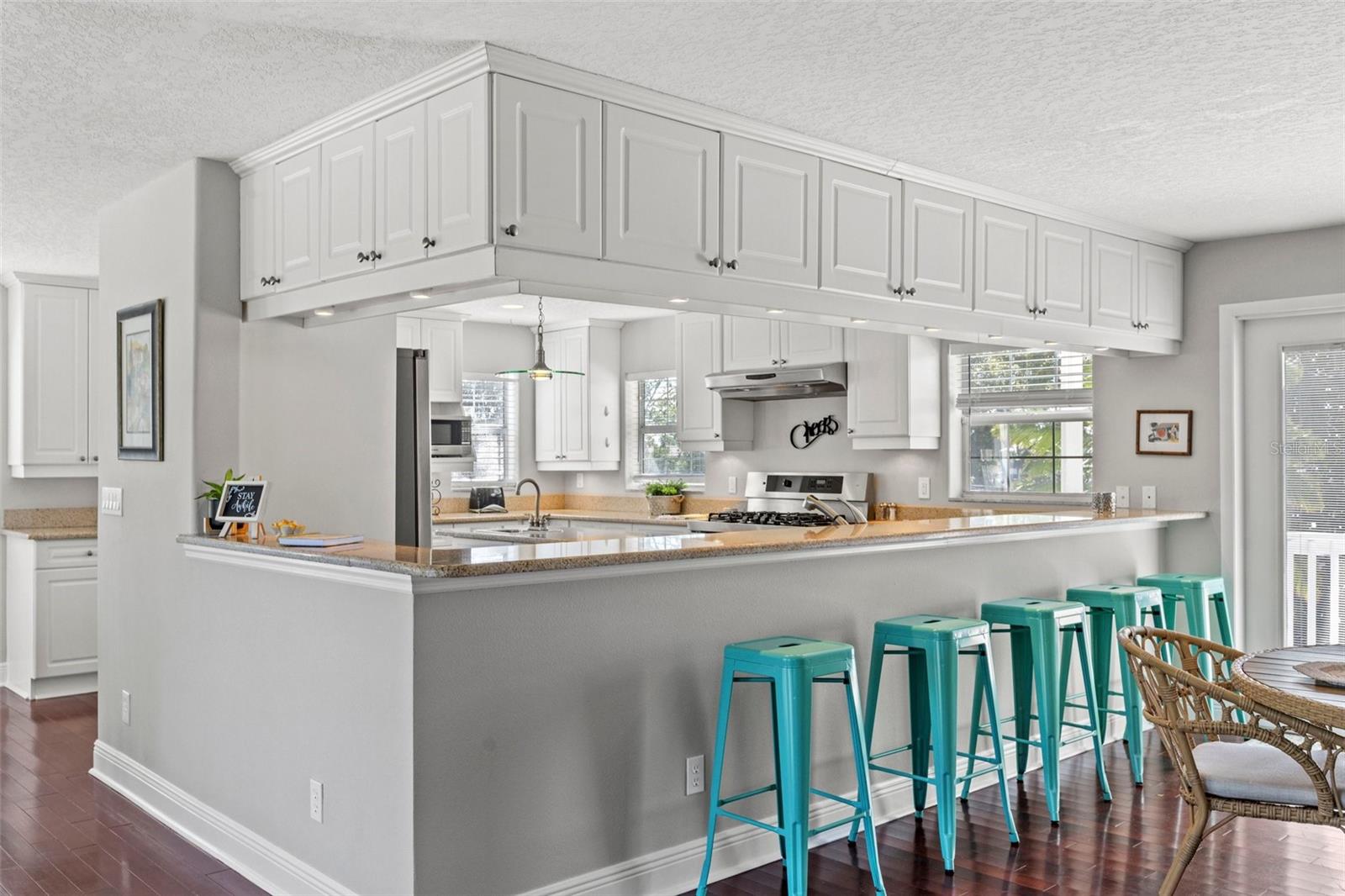 1902 ARROWHEAD DR NE, ST PETERSBURG, FL, 33703