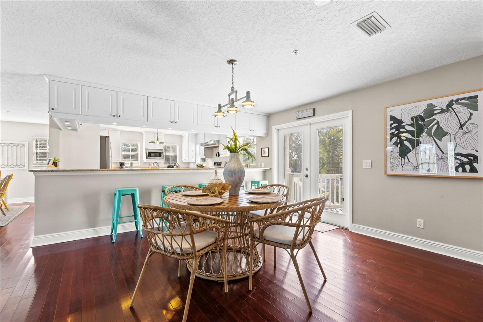 1902 ARROWHEAD DR NE, ST PETERSBURG, FL, 33703