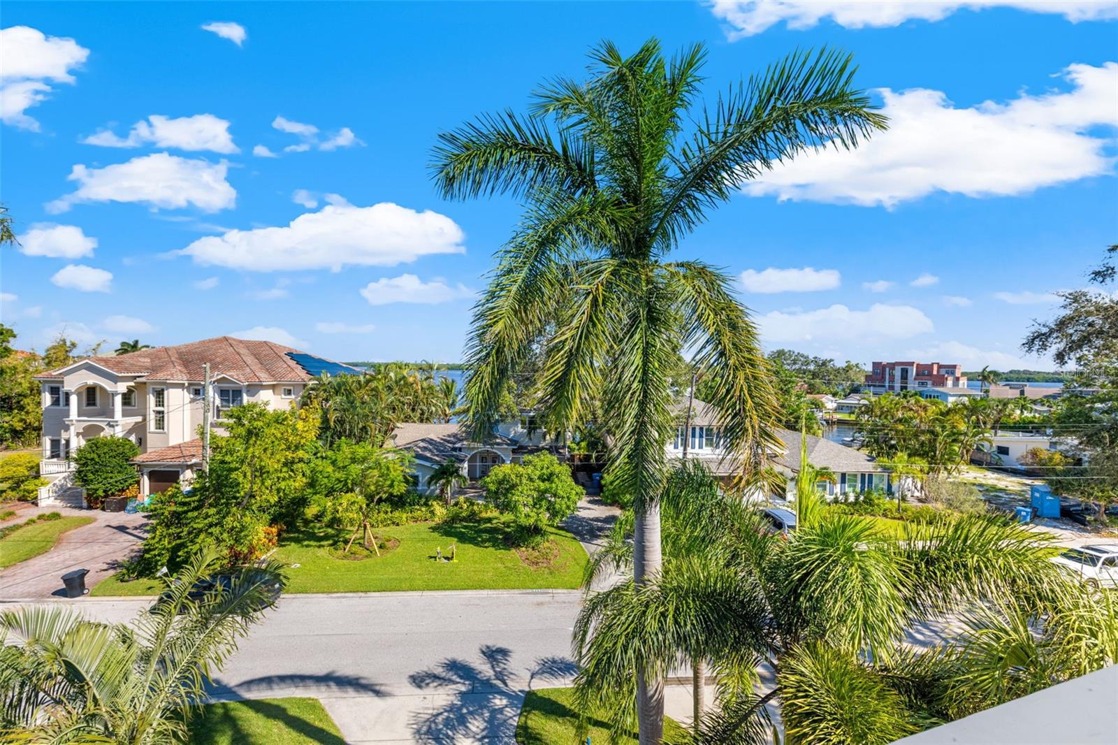1902 ARROWHEAD DR NE, ST PETERSBURG, FL, 33703