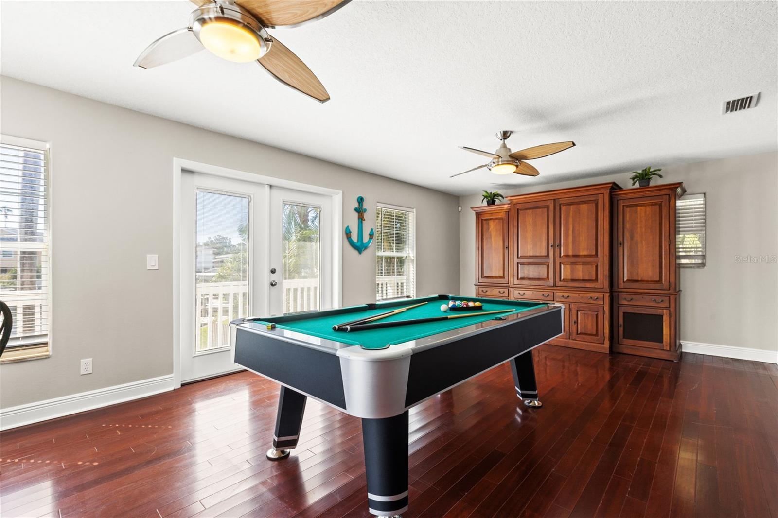 1902 ARROWHEAD DR NE, ST PETERSBURG, FL, 33703