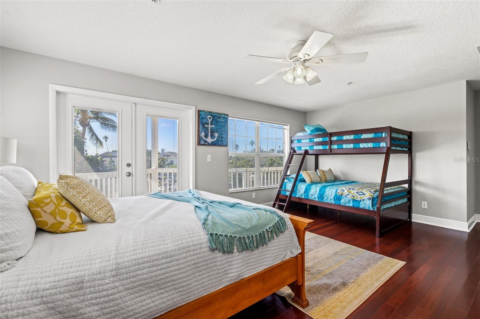 1902 ARROWHEAD DR NE, ST PETERSBURG, FL, 33703