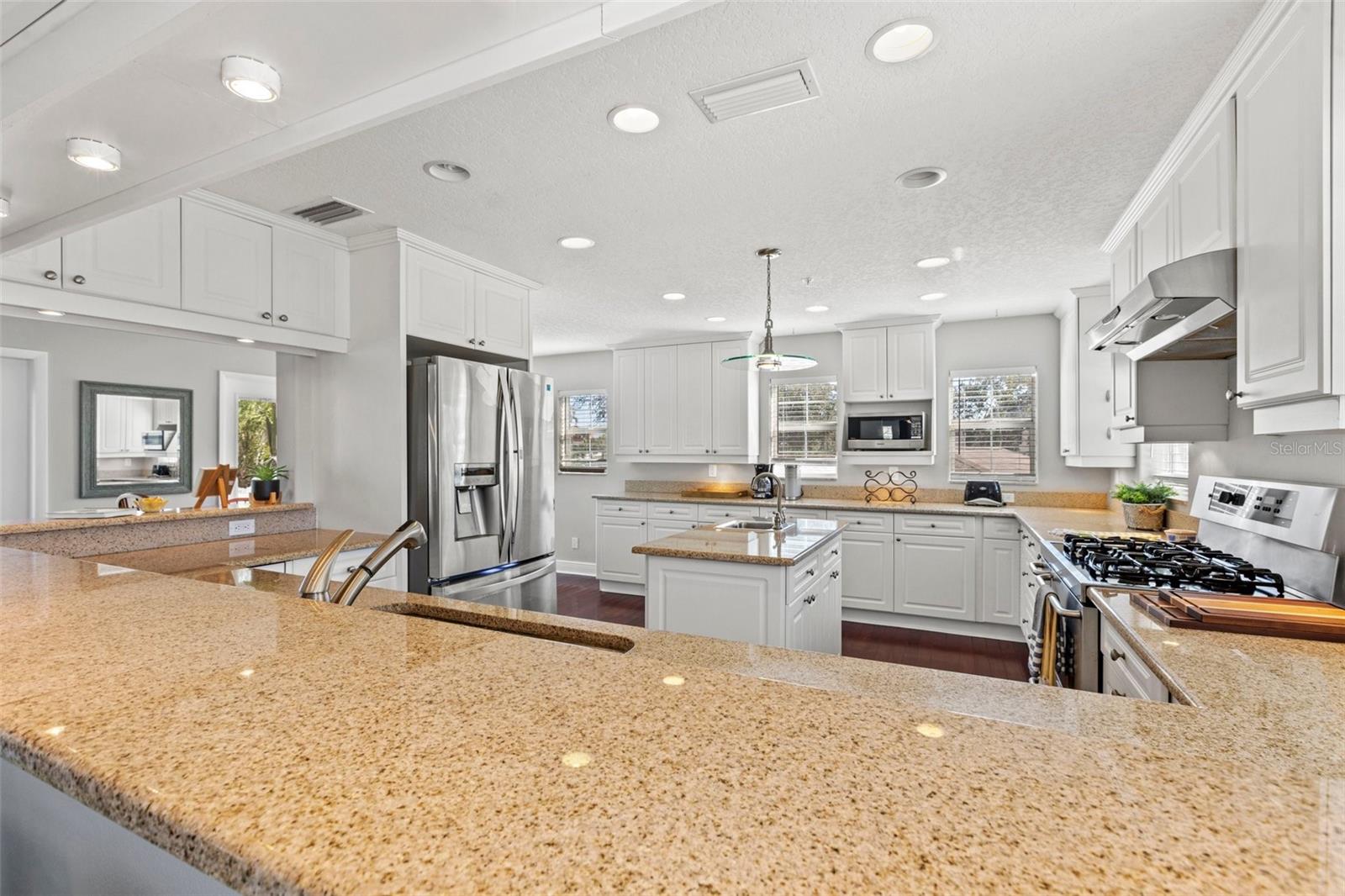 1902 ARROWHEAD DR NE, ST PETERSBURG, FL, 33703