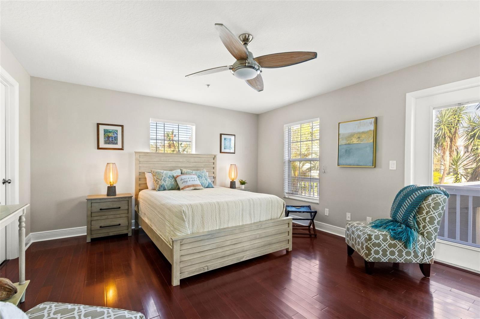 1902 ARROWHEAD DR NE, ST PETERSBURG, FL, 33703
