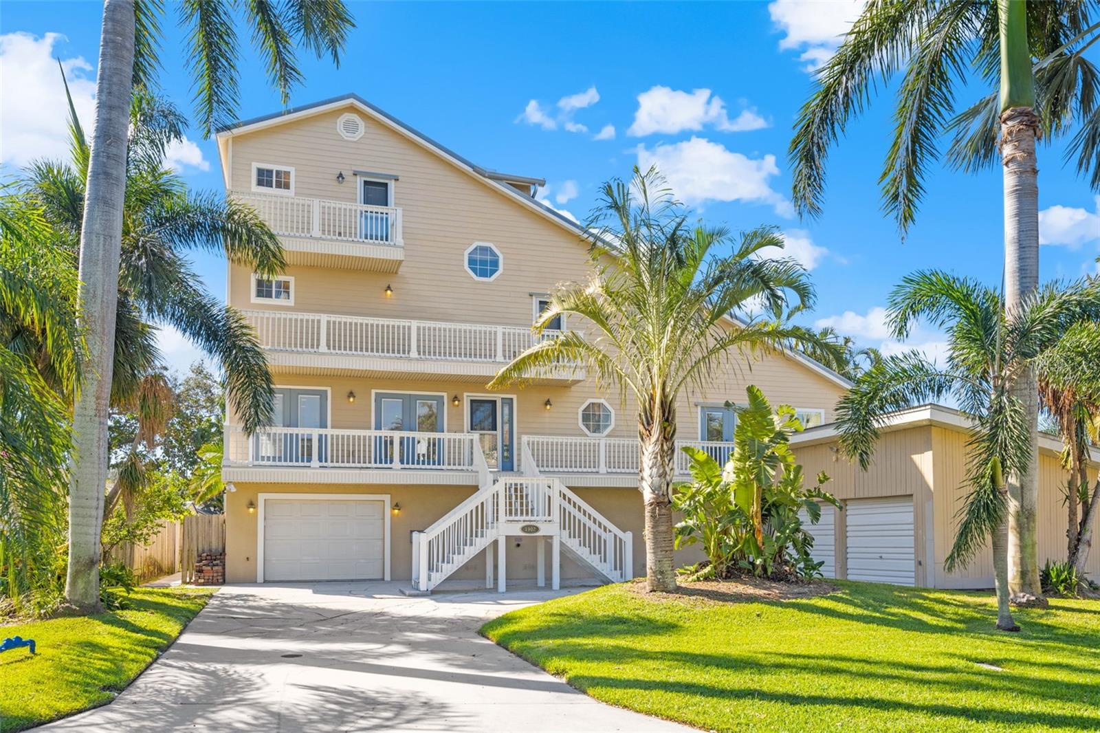 1902 ARROWHEAD DR NE, ST PETERSBURG, FL, 33703